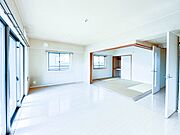 【リビングダイニング】流行に左右されず、将来にわたって価値が継続する「上質」な佇まい。