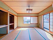 【寝室8帖】シンプルな内装はおしゃれのポイントです。シンプルは華美より飽きがこないからです。色や模様でおしゃれ感をだす。それがシンプルイズビューティーです。