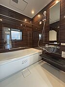 【浴室】一日の疲れを癒してくれるお風呂空間。使いやすさと上質な質感を両立して、単なる習慣から特別な時間に変わるはず。