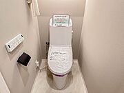 【トイレ】トイレ・ウォシュレット付。快適で衛生的な洗浄機能付温水シャワートイレです。