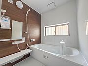 【浴室】一日の疲れを癒してくれるお風呂空間。使いやすさと上質な質感を両立して、単なる習慣から特別な時間に変わるはず。