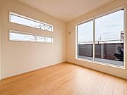 【子供部屋4.5帖】お子様のお部屋にぴったりなクロークを備えたフローリング仕様の洋室です。