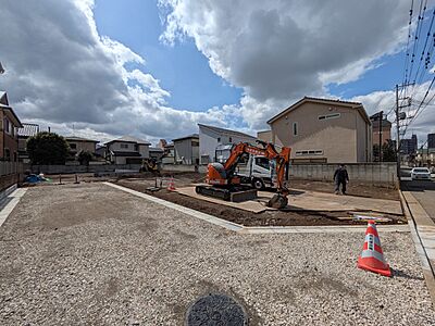 外観:【現地】家族の温かさと陽光の暖かさ、楽しい毎日と明るい未来を予感させる「空間が織り成すひとつ先の住み心地」を演出します。 外観:【現地】家族の温かさと陽光の暖かさ、楽しい毎日と明るい未来を予感させる「空間が織り成すひとつ先の住み心地」を演出します。