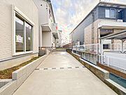 【駐車場】日々の暮らしにマイカーが必要。そんな方は物件の購入条件に駐車場は必須です。通勤に、家族のお迎えに、お買物に、おでかけに、クルマライフを楽しみたい方に。