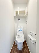 【トイレ】トイレ・ウォシュレット付。快適で衛生的な洗浄機能付温水シャワートイレです。