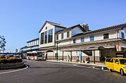 駅 5500m 岩槻駅(「大戸」バス停徒歩1分　岩槻駅までバス12分！昭和4年開業。現在は東武アーバンパークラインの駅。各駅列車と急行が停車。上りは大宮方面、下りは春日部方面になっています。…