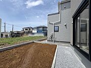2号棟【庭】お庭にはプランター等をおいてガーデニングが楽しめます。