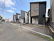 車の通行が少ないので、静かな住環境を維持することができます。＊CGにより晴天に加工しています
