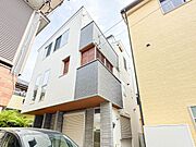 【外観】こちらの物件に少しでもご興味がありましたら、お気軽にお電話下さい。ネット上で「見えない物」「わからない事」でも、実際にご見学いただくことで、手に取るようにおわかりいただけるはずです。…