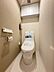 トイレ：TOTO製のウォシュレット一体型トイレを新調。床はフロアタイルで清潔感を維持。