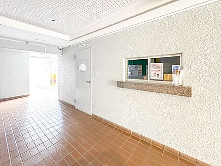 【受付】マンションの管理人室です。入居後、何かあればこちらにご相談ください。