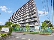 【外観】ここから始まる「日常」はご家族にとってかけがえのない時間となります。少しでも豊かに、快適に。そんな想いから本邸宅は生まれました。　