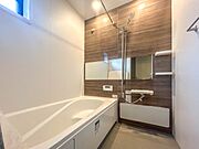 【浴室】一日の疲れを癒してくれるお風呂空間。使いやすさと上質な質感を両立して、単なる習慣から特別な時間に変わるはず。