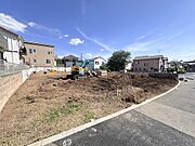 【前面道路】こちらの物件が少しでも気になるようでしたら、お気軽にお問合せください。人生でいちばん大きなお買い物ですので、ゆっくりご見学ください。ネット上の画像と実際の見学では、リアル感がまる…