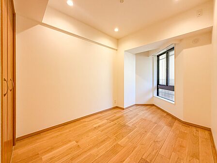 【洋室5.4帖】洋室のお部屋は、お子様が遊ぶスペースとしてもピッタリ。