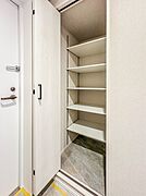【収納】各部屋を最大限に広く使って頂ける様、全居住スペースに収納付。プライベートルームはゆったりと快適に。