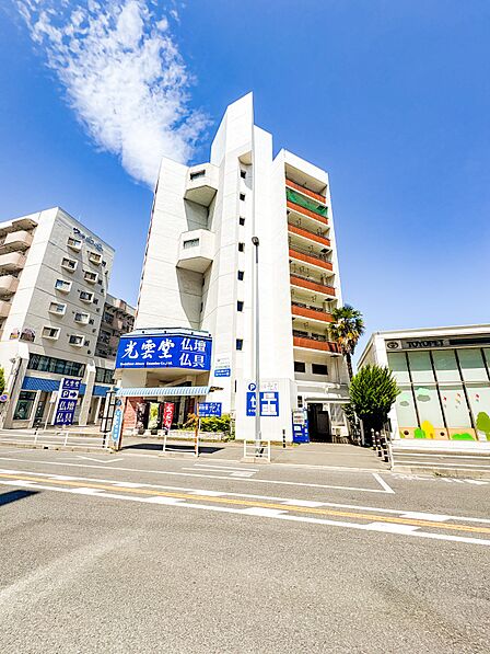 【外観】こちらの物件に少しでもご興味がありましたら、お気軽にお電話下さい。ネット上で「見えない物」「わからない事」でも、実際にご見学いただくことで、手に取るようにおわかりいただけるはずです。…