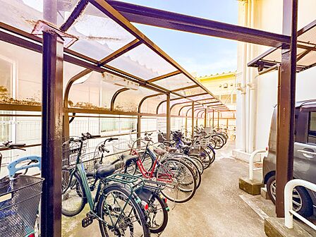 【駐輪場】駐輪場があると自転車を自由に出し入れ出来るので便利。