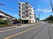 【外観】こちらの物件に少しでもご興味がありましたら、お気軽にお電話下さい。※青空はイメージです。