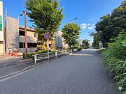 【前面道路】車の通行が少ないので、静かな住環境を維持することができます。
