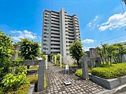 【外観】ここから始まる「日常」はご家族にとってかけがえのない時間となります。少しでも豊かに、快適に。そんな想いから本邸宅は生まれました。　