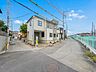 外観：【前面道路】車の通行が少ないので、静かな住環境を維持することができます。