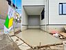 駐車場：【駐車場】毎日の生活にマイカーが必須という方は、購入を検討する際、駐車場があることは大事な条件です。毎日の通勤や家族の送迎、買い物やお出かけなどクルマのある暮らしを満喫したい方は要チェック。…