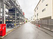 【駐車場】日々の暮らしにマイカーが必要。そんな方は物件の購入条件に駐車場は必須です。通勤に、家族のお迎えに、お買物に、おでかけに、クルマライフを楽しみたい方に。