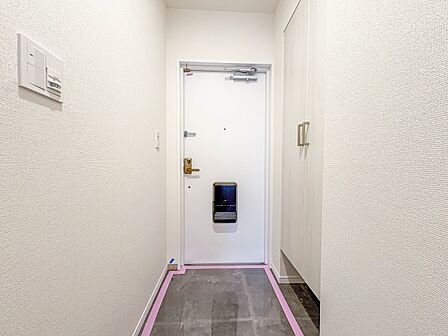 【玄関】 玄関はおうちの顔と言われます。収納力豊富なシューズボックスでスッキリとした素敵な玄関でお客様をお迎えしてください。