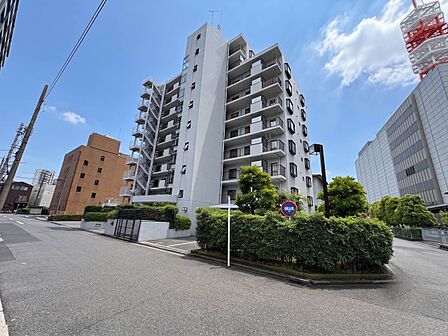 【外観】こちらの物件が少しでも気になるようでしたら、お気軽にお問合せください。人生でいちばん大きなお買い物ですので、ゆっくりご見学ください。※青空はイメージです。