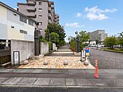 【エントランス】落ちついた外観にマッチしたエントランス。