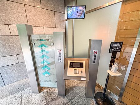 【オートロック】オートロックの最大のメリットは、訪問営業や勧誘を断りやすいこと。玄関前までセールスが来ないため、しつこくされ困ることがありません。住人と関係者しか入れない環境は安心感がありま…
