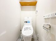【トイレ】トイレ・ウォシュレット付。快適で衛生的な洗浄機能付温水シャワートイレです。
