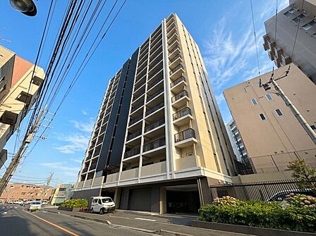 【外観】家族の温かさと陽光の暖かさ、楽しい毎日と明るい未来を予感させる「空間が織り成すひとつ先の住み心地」を演出します。
