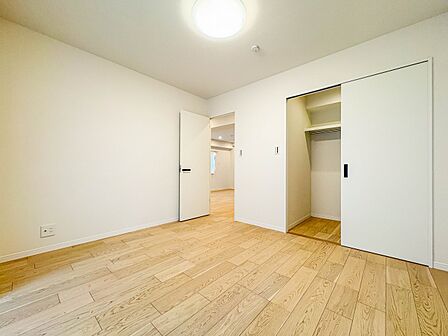 【子供部屋7帖】たっぷりの収納も配備、片付いた空間。
