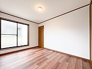 【寝室6帖】シンプルな内装はおしゃれのポイントです。シンプルは華美より飽きがこないからです。色や模様でおしゃれ感をだす。それがシンプルイズビューティーです。