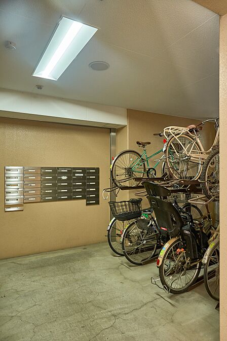 【駐輪場】駐輪場があると自転車を自由に出し入れ出来るので便利。