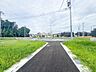 外観：【前面道路、公道4m】車の通行が少ないので、静かな住環境を維持することができます。