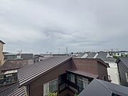 【眺望】その街並みは、さまざまな家の姿が、歩く人々を楽しませている。そう街並みは街の美しい風景なのだ。その風景が目をやさしく和ませてくれている。