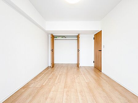 【居室6.4帖】充実した生活は伸びやかな居室空間から始まります。快適に・伸びやかに。心の潤いを求める方々へ。