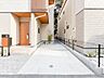 駐車場：ゆったりとした駐車スペースを確保。大きめのお車でもOK。