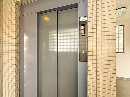 【エレベーター】朝の混雑時にスムーズにエレベーターに乗れるかどうかは、貴重な時間を左右する大事なポイント。現地見学時にはぜひチェックしてみてください。