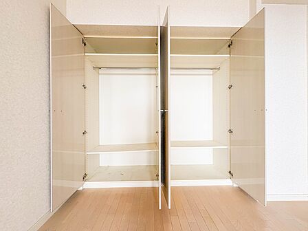 【収納】各部屋を最大限に広く使って頂ける様、全居住スペースに収納付。プライベートルームはゆったりと快適に。