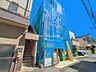外観：【現地外観】家族の温かさと陽光の暖かさ、楽しい毎日と明るい未来を予感させる「空間が織り成すひとつ先の住み心地」を演出します。