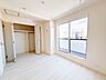 寝室：【寝室】充実した生活は伸びやかな居室空間から始まります。快適に・伸びやかに。心の潤いを求める方々へ。