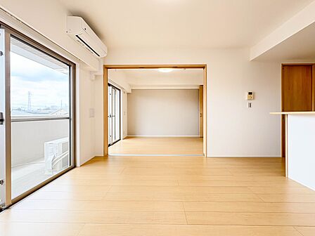 【LDK11.9帖】 整然とした空間演出、快適な理想の暮らしの実現は家のみの拘りではなく、そこで暮らす方々にとって素敵な環境であることも挙げられると思います。四季折々の変化が奏でる鼓動を楽…