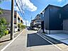 外観：【前面道路】車の通行が少ないので、静かな住環境を維持することができます。