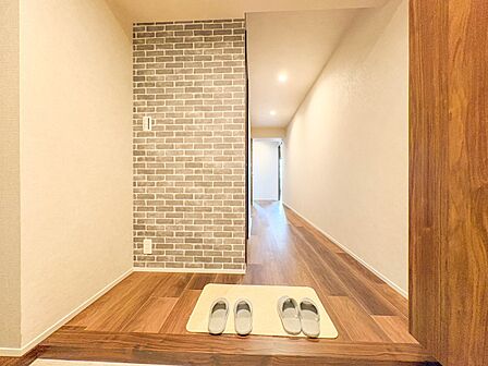 こちらの物件が少しでも気になるようでしたら、お気軽にお問合せください。人生でいちばん大きなお買い物ですので、ゆっくりご見学ください。ネット上の画像と実際の見学では、リアル感がまるで違います。…
