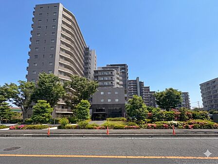 【Facade-外観-】総戸数497戸のビッグコミュニティ。洗練されたデザインと質感。住まいを拓く、シティテラス戸田公園。