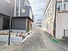 外観：【前面道路4M】車の通行が少ないので、静かな住環境を維持することができます。
